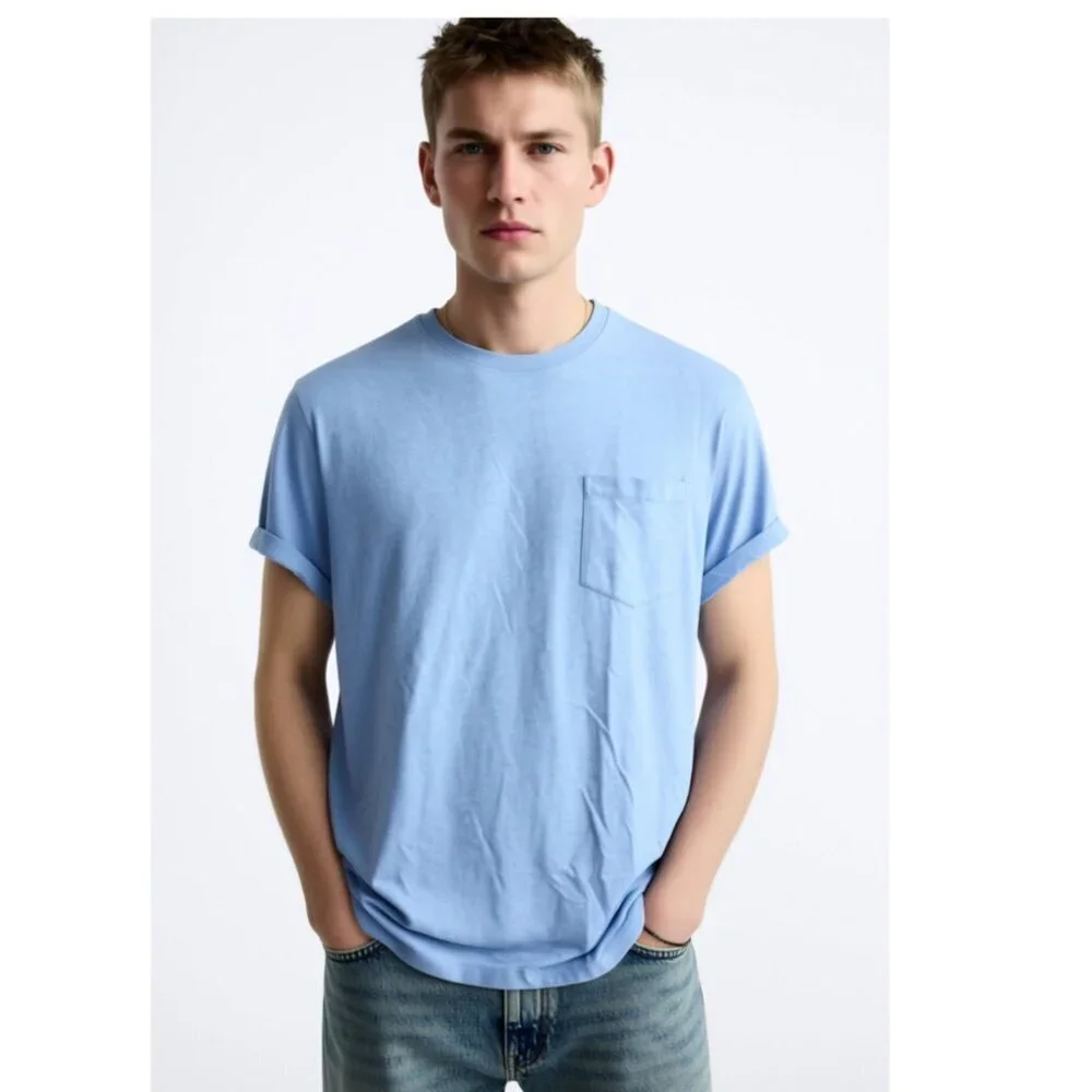 J Crew Men’s Tee Shirt, light blue, slim wash Size L (G9)